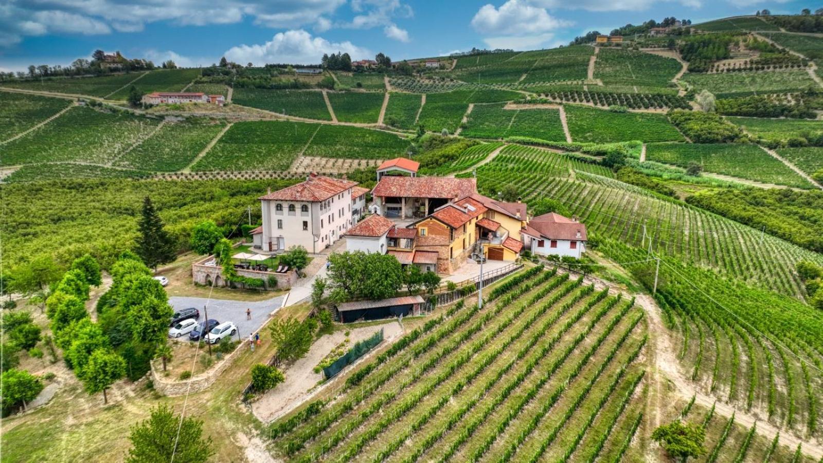 Cascina Baresane Bed & Breakfast Alba  Exterior photo